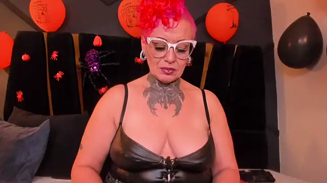 mistress_sandy live cam on StripChat