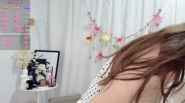 Yoyo_520 live cam on Stripchat