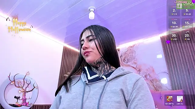 Kiara_tay live cam on Stripchat