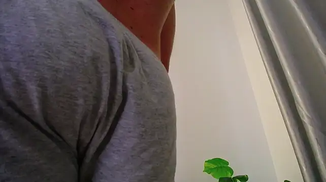 LorenzoLux live cam on Stripchat