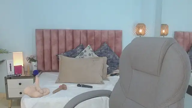 nana_levy live cam on Stripchat