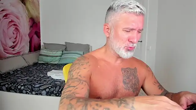 BlowMyXXL live cam on Stripchat