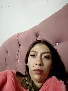 Live solo webcam of Nikolucifer