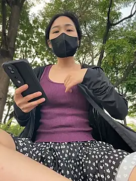 nini_11 (Ask my age) - 户外道具插入Inserting a dildo