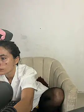 kanela3434 (Ask my age) - Show pantyhose feet