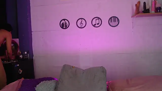skinny_Yizz live cam on Stripchat