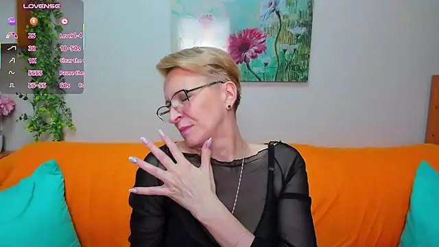 iamyourdream89 live cam on Stripchat