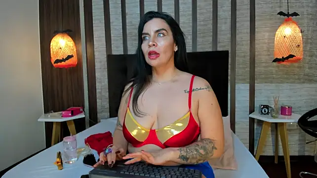Hannah_Cross live cam on Stripchat