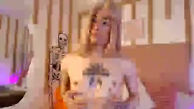 Daphne_Velmont live cam on Stripchat
