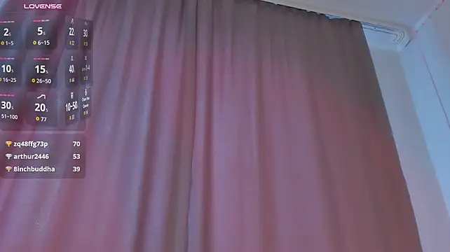 Yourmilanaa live cam on Stripchat
