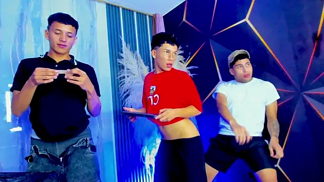male_diamonds19 live cam on Stripchat