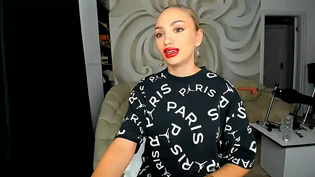 HaleySweet18 live cam on Stripchat