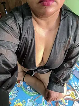 mahima_4u (F young) - 💧Oil on boobs