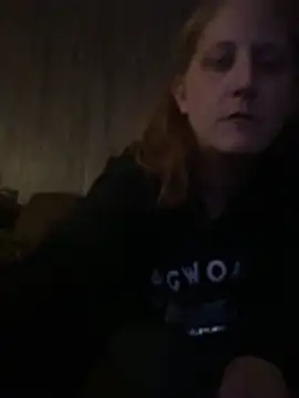 RedWettWonder live cam on Stripchat