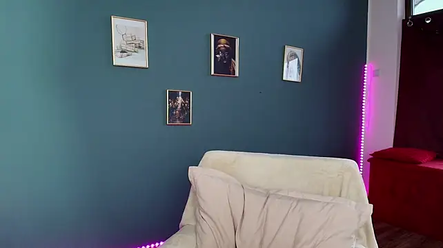 GlowingBlondie live cam on Stripchat