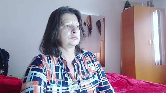 ExtasyMature live cam on Stripchat