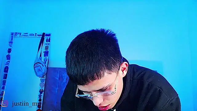 _justinmoon2 live cam on Stripchat
