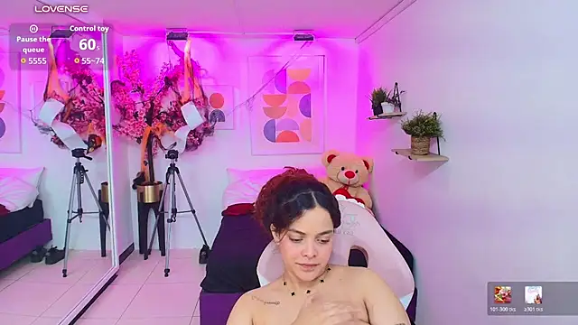 Maggy_t18 live cam on Stripchat