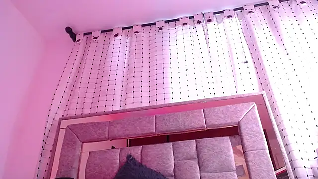 salomecastro_ live cam on Stripchat