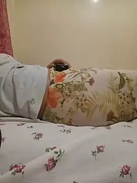Farah-_nono live cam on Stripchat