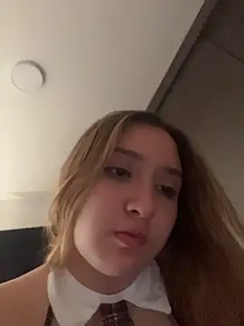 MoraInFire live cam on Stripchat