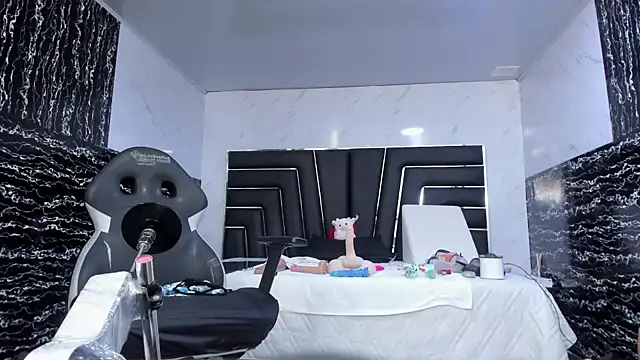Ladyy_Scarlett live cam on Stripchat