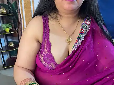 Curvy_Vincy4 live cam on Stripchat