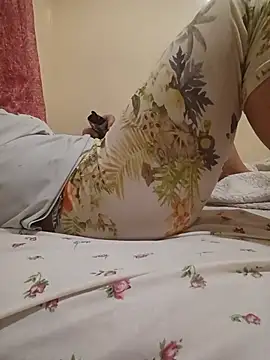 Farah-_nono live cam on Stripchat