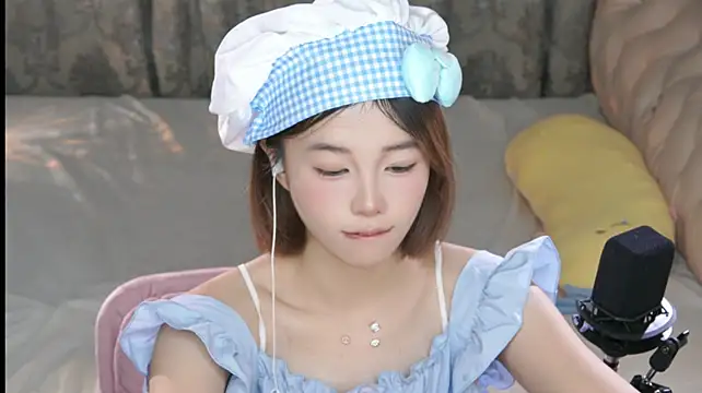 xiaolaopo live cam on Stripchat