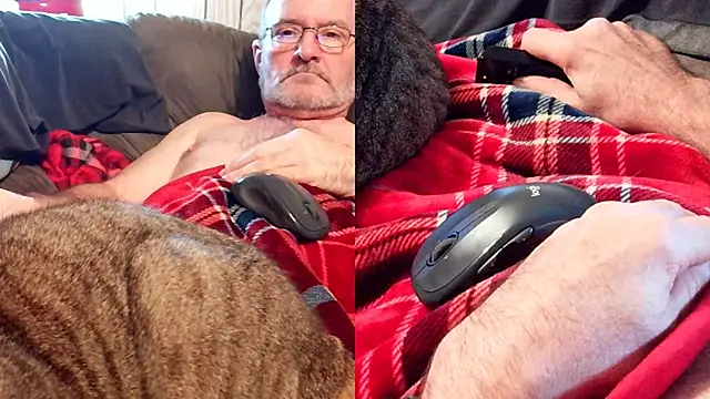 snickers1 live cam on Stripchat