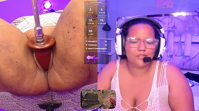 MhiaRey live cam on Stripchat