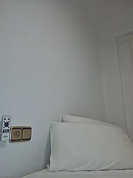 Angelmoon04 live cam on Stripchat