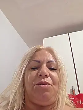 cris4bionda live cam on Stripchat