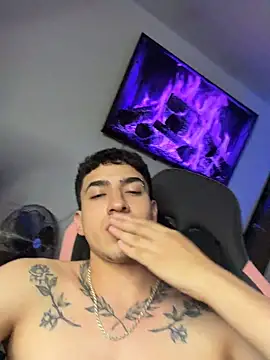 juan_seb06 live cam on Stripchat