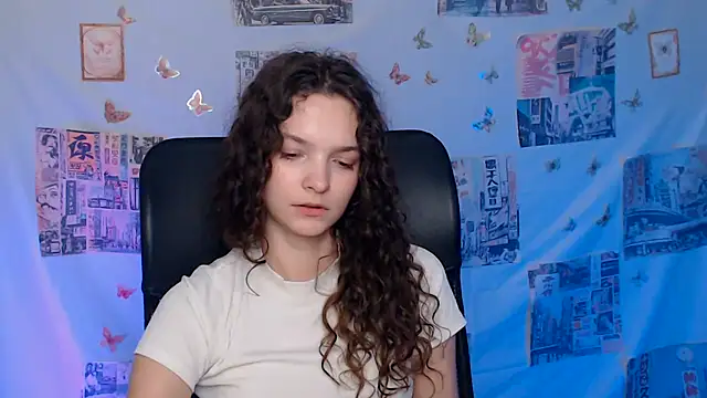 Live solo webcam of _SusieSu_