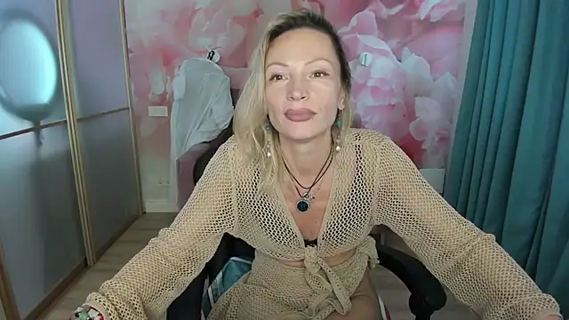 AlinaMoor live cam on Stripchat