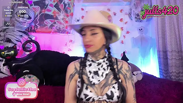 Julls420_ live cam on Stripchat