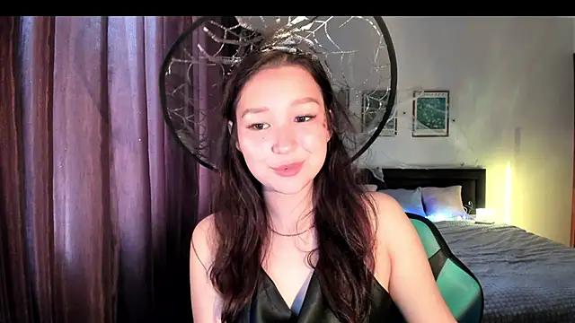 adeline live cam on Stripchat