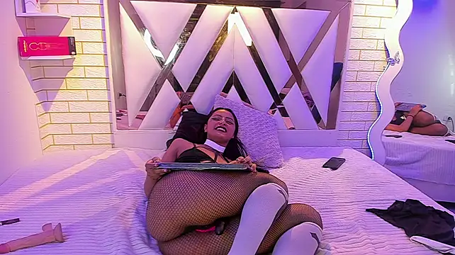 brunette_sweet5 live cam on Stripchat
