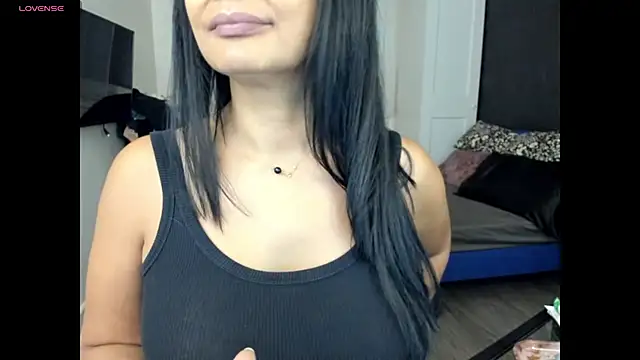 KimBeee live cam on Stripchat