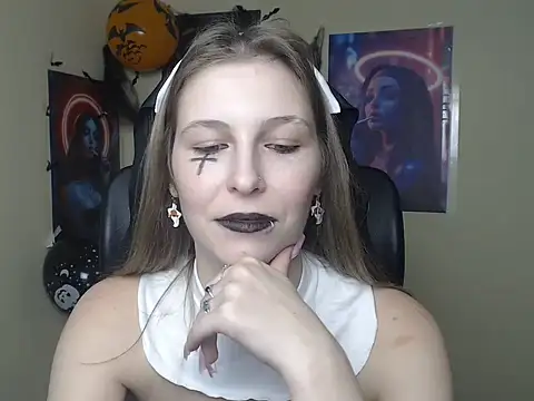 StrangerGi live cam on Stripchat