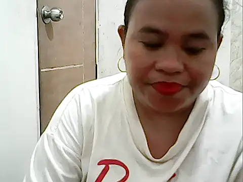 hotchubbypinay live cam on Stripchat