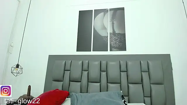 Tatihornyy1 live cam on Stripchat