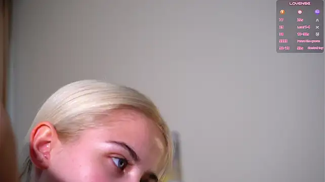 OlivlaTheMoon live now