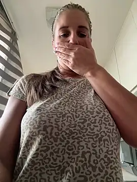 jennifer11772 live cam on Stripchat