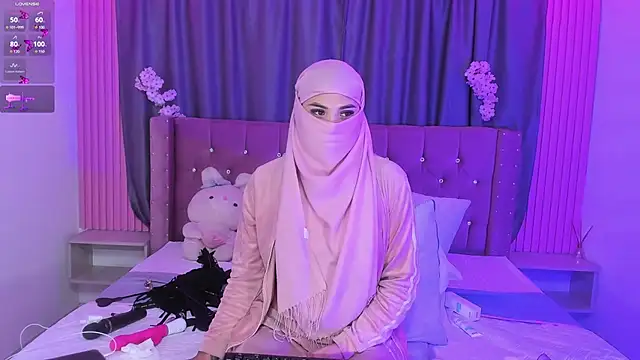 Nayla-Mouna live now