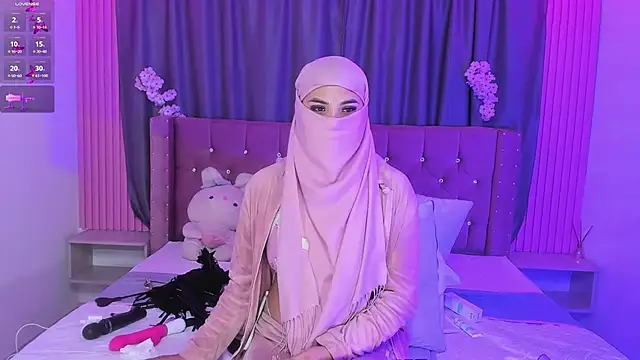 Nayla-Mouna live now