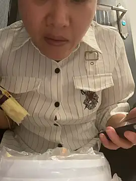 daaqnn live cam on Stripchat