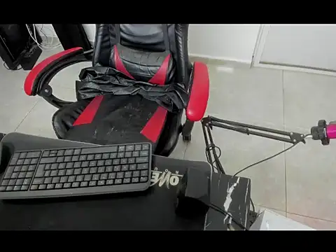 master_findom_leather的直播畫面