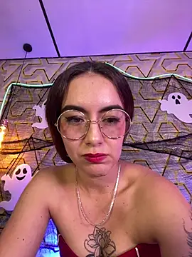 MelanyyJhonson15 live cam on Stripchat